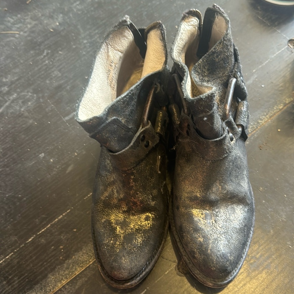 Freebies metallic bootie